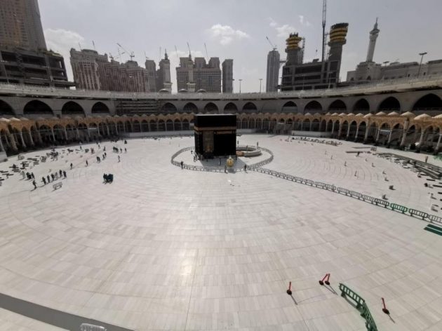 Setelah Pemerintah Arab Saudi melakukan sterilisasi di Masjidil Haram dan Masjid Nabawi, akhirnya dibuka kembali untuk jemaah umrah.(Foto: Foto :swarnanews)