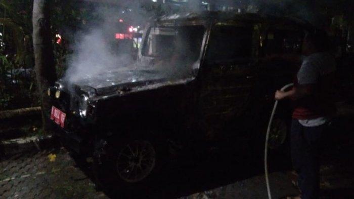 Mobil Jeep Catana milik Pemprov DKI yang terbakar di halaman parkir Kelurahan Rawa Bunga Jatinegara Jakarta Timur/ist