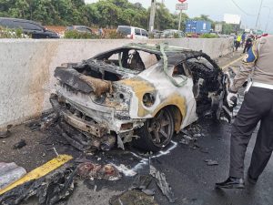 Mobil Wakil Jaksa Agung Arminsyah yang kecelakaan di Tol Jagorawi/ist