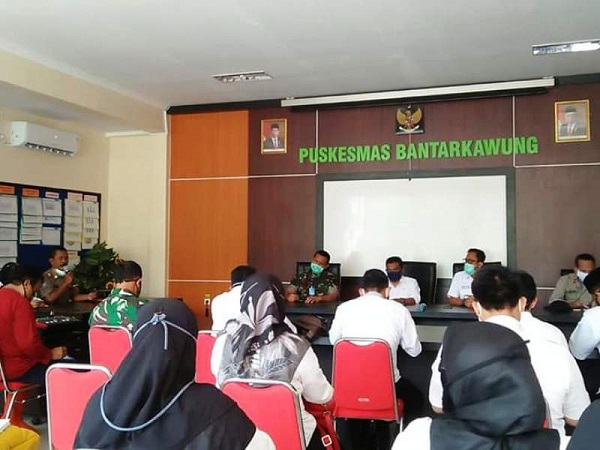 Rapat terkait PDP Covid-19 di Aula Puskesmas Bantarkawung Brebes/Foto: istimewa