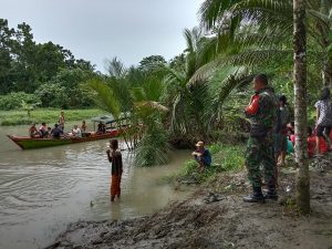 Proses pencarian Menaria Telaumbanua, (28), warga Dusun II Desa Onozitoli Kec. Sawo Kabupaten Nias Utara yang hanyut terbawa arus sungai, Sabtu (2/5/2020) sekitar pukul 14.00 WIB/ist