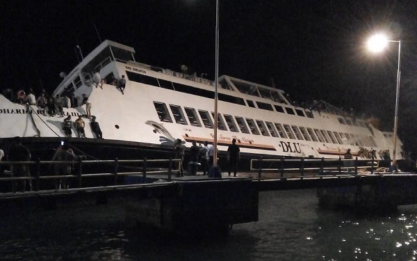 Kapal Motor (KM) Dharma Rucitra nyaris tenggelam di Pelabuhan Padangbai, Karangasem, Bali, Jumat (12/6/2020) malam/net