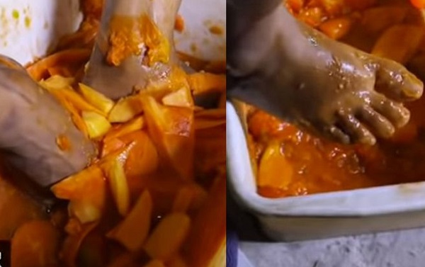 Tangkapan layar pembuatan saus tomat busuk yang diinjak dengan kaki/dok.YouTube SCTV