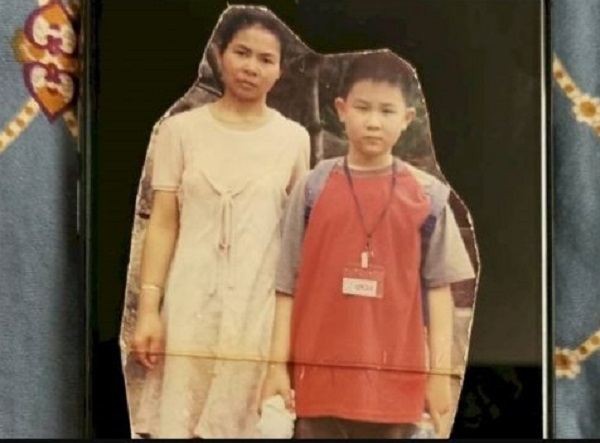 Foto William Jan bersama pengasuhnya asal Indonesia waktu kecil/net