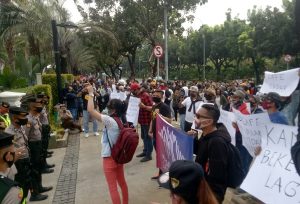 Persatuan Musisi Cafe Indonesia menggelar aksi damai di Balaikota Jakarta, Rabu (8/7/2020)/ist