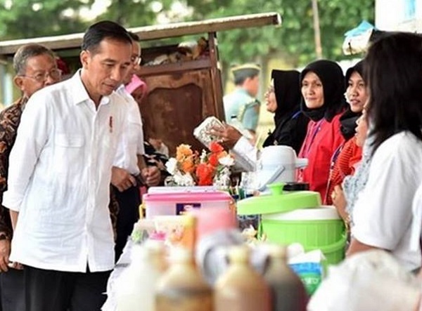 Presiden Jokowi saat berdialog dengan pelaku UMKM di Jakarta. - Instagram @jokowi