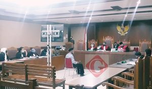 Saksi Dwi S. Darminto dari Balai Lelang saat memberikan keterangan di hadapan Majelis Hakim pimpinan M. Sainal sidang perkara dugaan tindak pidana perbankan di PN Jakarta Pusat, Rabu (8/7/2020)/foto:ist