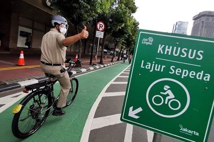 Pesepeda wajib menggunakan jalur sepeda - Foto:Ist