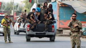 Militer Afghanistan menangkapi narapidana yang berhasil kabur selama pertempuran terjadi. Pemerintah provinsi menegaskan sebanyak 1.000 narapidana sudah berhasil diamankan.(Foto:DW.com)