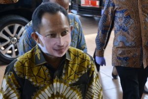 Menteri Dalam Negeri Tito Karnavian menggunakan masker wajah saat menghadiri Launching Gerakan Sejuta Masker di Kabupaten Gowa, Sulawesi Selatan - Foto: Ist