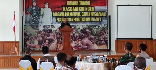 Kepala Staf Kodam (Kasdam) XVII/Cenderawasih Brigjen TNI Bambang Trisnohadi pada acara ramah tamah bersama Forkopimda
