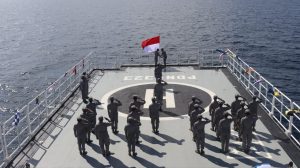 Upacara Penaikan Bendera dilakukan di atas geladak KN. Pulau Nipah - 321/ Foto:Ist