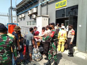 Disiplin protokol kesehatan di Pelabuhan Penumpang Tanjung Priok Jakarta Utara - Foto: Puspen TNI