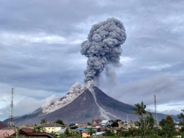 Gunung Sinabung erupsi lagi - Foto: Ist
