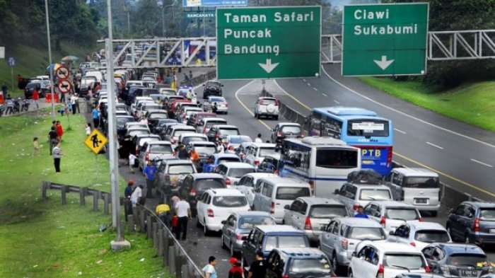 Jalur Puncak Bogor diberlakukan One Way secara situasional - Foto:Ist