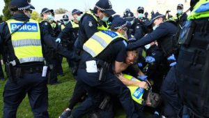 Polisi Australia mengamankan demonstran anti lockdown - Foto:EPA/BBC