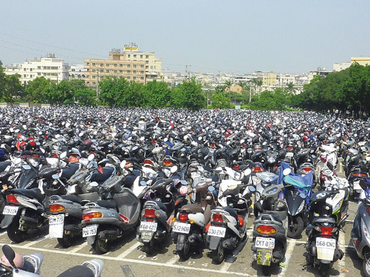 Di China penjualan sepeda motor turun sebesar 4,1%.- Foto: Istimewa