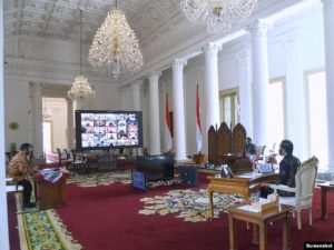Presiden Jokowi di Istana Kepresidenan Bogor, Selasa (1/9) memberikan arahan kepada para Menteri dan Gubernur di Seluruh Indonesia Secara Virtual - Foto:VoA