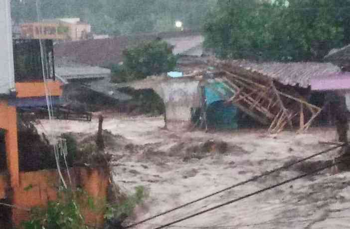 Banjir bandang melanda Sukabumi - Foto: Istimewa