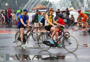 Turis asing bersepeda meriahkan car free day di Jakarta - Foto: Istimewa