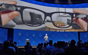 Mark Zuckerberg mempresentasikan kacamata pintar berteknologi AR - Foto: Istimewa