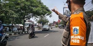 Razia masker selama PSBB di Jakarta Timur - Foto: Istimewa