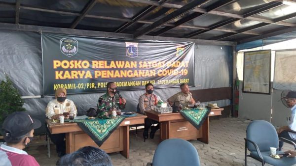 Sosialisasi Satgas Padat Karya serta Posko Penanganan Covid-19 kepada warga di halaman Kelurahan Pademangan Barat, Sabtu (19/9/2020)