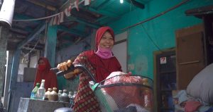 Narsih penjaja jamu keliling - Foto: Istimewa