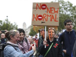 Ribuan Orang di London Demo Anti Vaksin dan Lockdown COVID-19 Foto: AP/Yui Mok