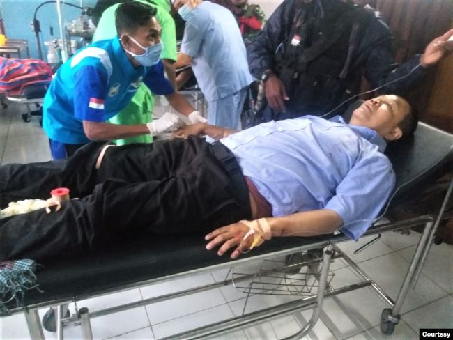 Dosen Universitas Gadjah Mada, Bambang Purwoko, menjalani perawatan akibat terkena tembakan (foto: courtesy).