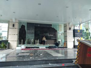 Gedung ESDM di Jalan Merdeka Selatan, Jakarta Pusat dirusak massa aksi tolak UU Cipta Kerja - Foto: Istimewa