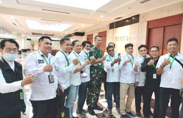 Aster Kasad Mayjen TNI Karmin Suharna bersama Pengurus dan anggota SMSI Provinsi DKI pimpinan Iwan Jamaludin (Foto: Istimewa)