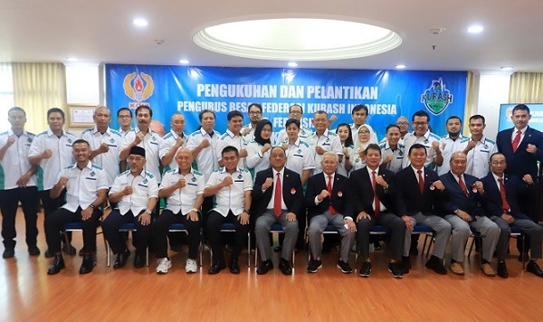 Ketua Umum KONI Pusat Letjen TNI (Purn) Marciano Norman bersama Pengurus Besar Federasi Kurash Indonesia (PB Ferkushi) periode 2023-2027 (Foto:istimewa)