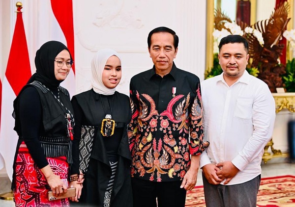 Putri Ariani beserta keluarga diundang khusus Presiden Joko Widodo (Jokowi) ke Istana Kepresidenan, Rabu (14/6/2023).
