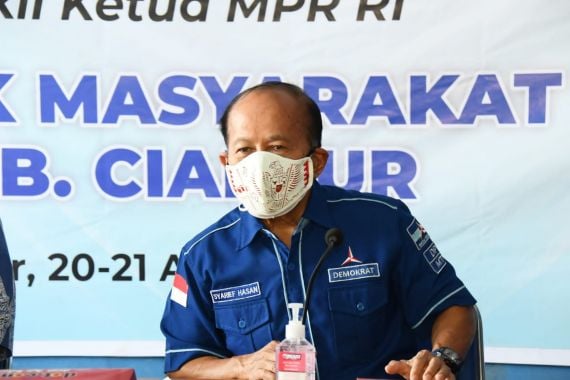 Wakil Ketua MPR RI dari Fraksi Partai Demokrat Syarief Hasan memberi tanggapan atas masuknya nama Agus Harimurti Yudhoyono (AHY) dalam daftar bakal cawapres Ganjar Pranowo. Foto: Dokumentasi Humas MPR RI