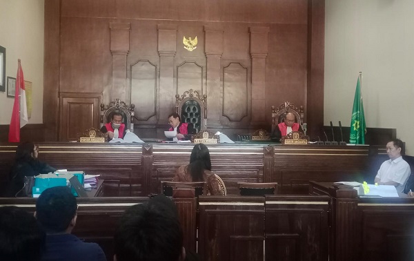 Majelis Hakim pimpinan Yuli Effendi saat mendengarkan keterangan saksi ahli digital forensik Vauline Frilly Siburian dalam sidang kasus dugaan penipuan Robot Trading Fin888 di PN Jakarta Utara, Selasa (5/9/2023)