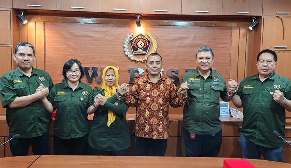 Wartawan Pokja MA Seksi Hukum PWI Jaya bersama Sekjen PWI Pusat, Sayid Iskandarsayah.
