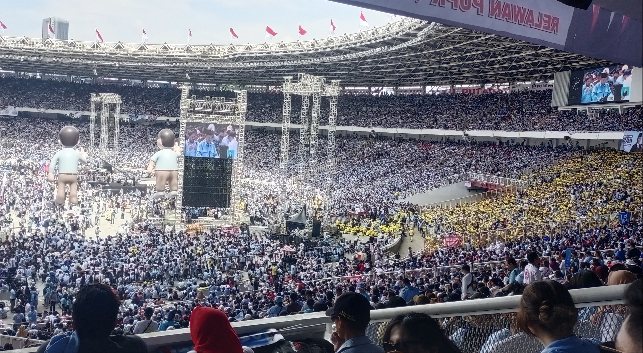 Ribuan pendukung Prabowo-Gibran memadati Stadion Utama Gelora Bung Karno (GBK) Senayan, Jakarta, Sabtu (10/2/2024). Foto: istimewa 