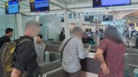 Kantor Imigrasi Singaraja mendeportasi dua orang WNA asal Prancis dan Rusia melalui Bandara Internasional I Gusti Ngurah Rai Bali pada Rabu (10/7/2024). (Foto: Kanim Singaraja)